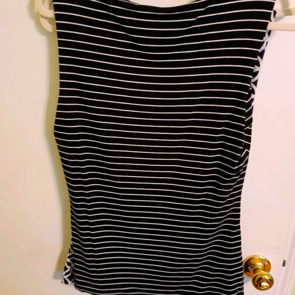 White/Black House Top